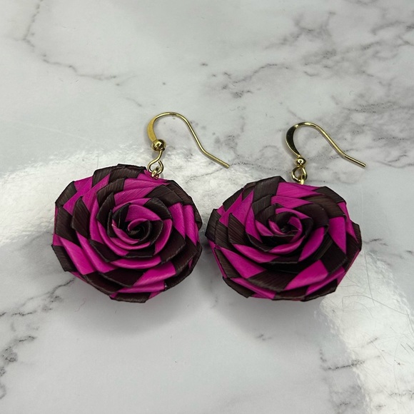 Pinwheel Palm Leaf Rose Earrings - Picture 5 of 6